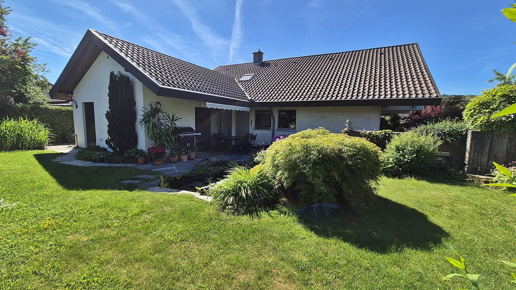 Gartenparadies inkl. Einliegerwohnung!
Großzügiges Familienhaus in Aidlingen