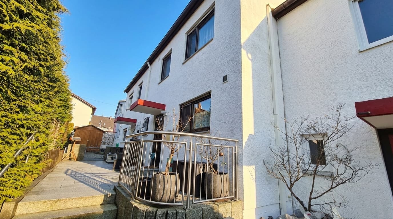 Hausnebenkosten gleich Wohnungskosten!
Geräumiges Familien- Reihenhaus in Magstadt