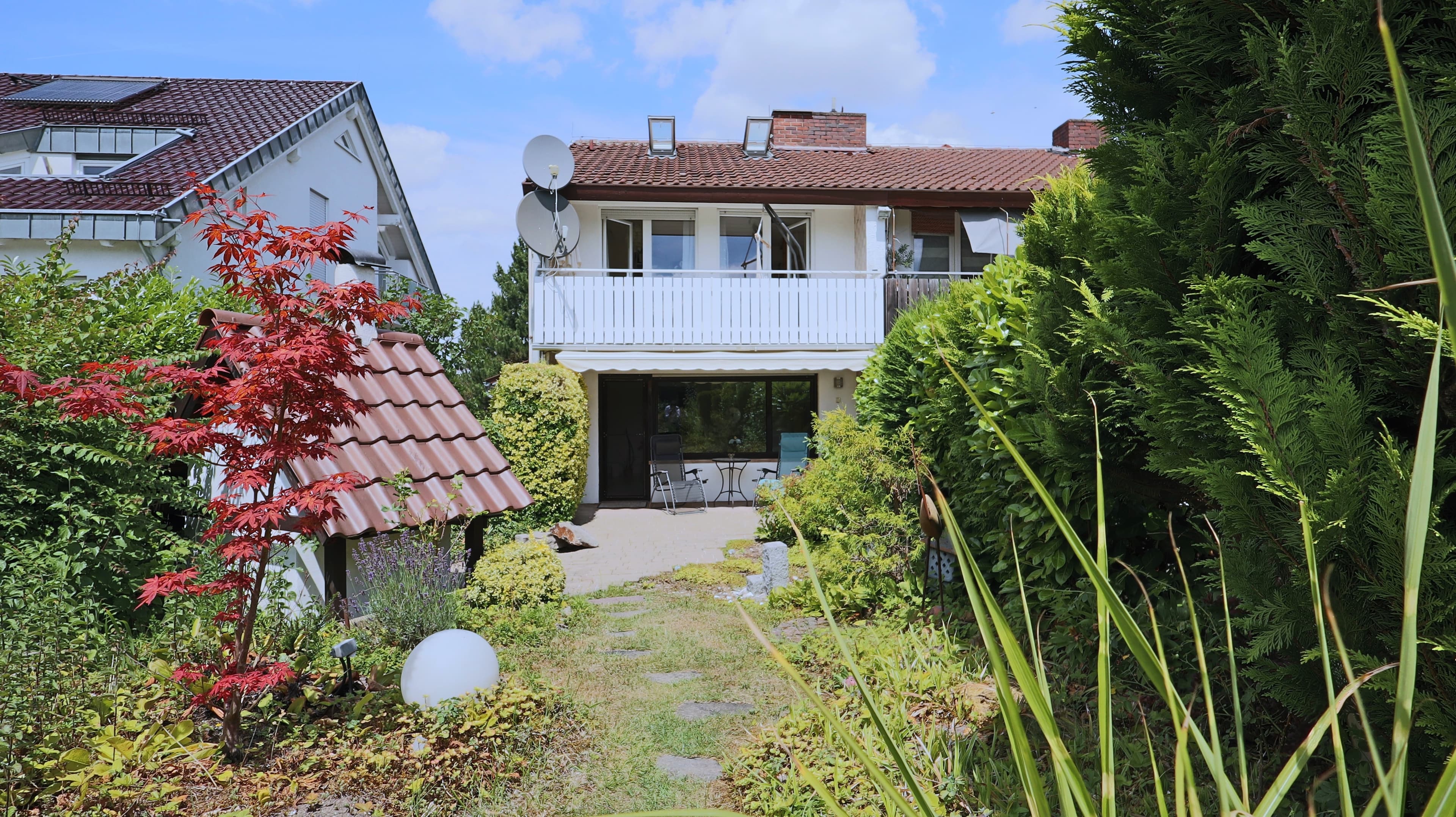 Das ruhige Zuhause mit Gartenparadies!
Modernisiertes Reiheneckhaus in Leonberg